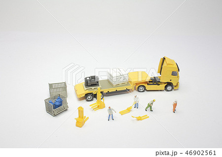 a mini of worker with a lorry 46902561