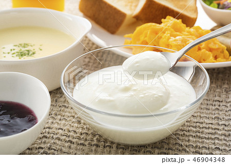 朝食ヨーグルト 46904348
