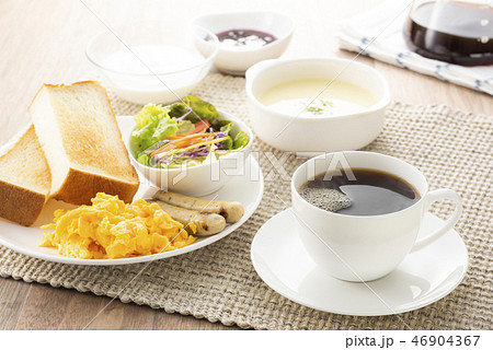 朝食にコーヒー 46904367