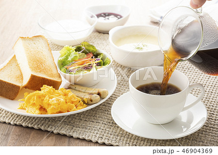 朝食にコーヒー 朝食にコーヒー 46904369
