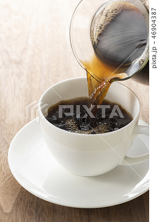 コーヒーをいれる コーヒーをいれる 46904387