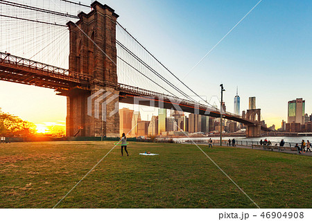 Beautiful sunset at Brooklyn Bridge Beautiful sunset at Brooklyn Bridge 46904908