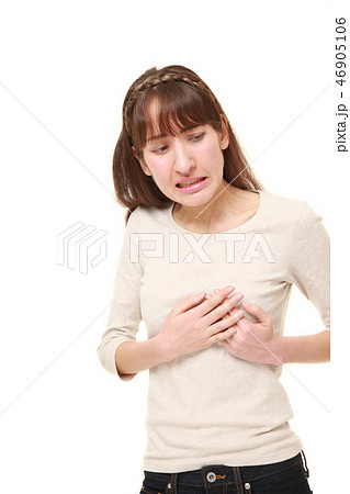 乳癌の痛みに苦しむ女性 46905106