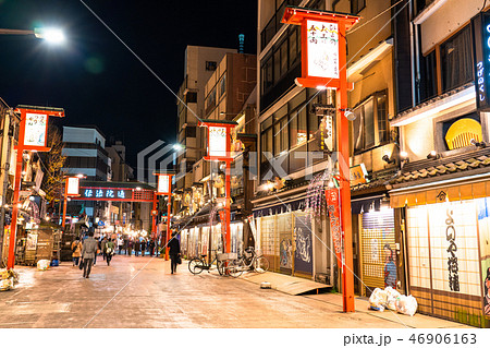 《東京都》浅草・夜の伝法院通り 46906163