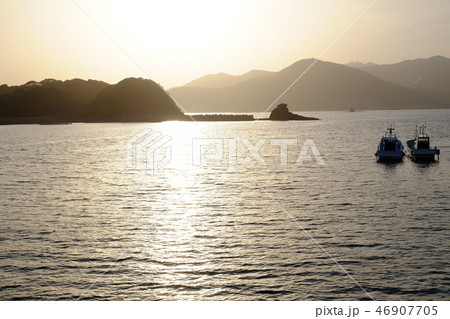 有川港に沈む夕日その3 有川港に沈む夕日その3 46907705