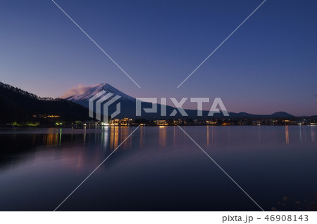 河口湖と富士山 46908143
