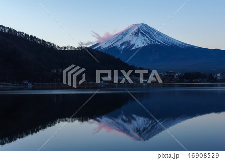 河口湖と富士山 46908529