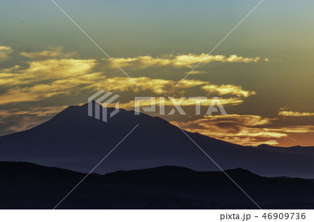 岩木山を八甲田から望む 岩木山を八甲田から望む 46909736