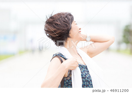 さわやかな アラフィフ女性 さわやかな アラフィフ女性 46911200