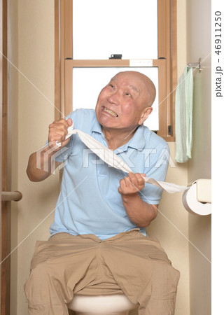 便秘に悩むシニア 便秘に悩むシニア 46911250