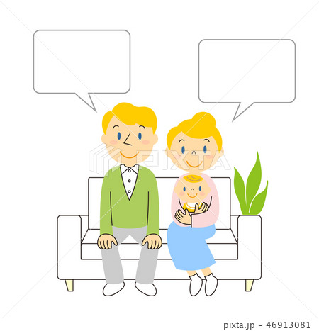 ソファーに座る外国人夫婦と赤ちゃんと吹き出しのイラスト素材