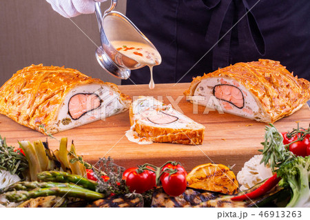 The flowing-down creamy sauce from a sousnitsa The flowing-down creamy sauce from a sousnitsa 46913263