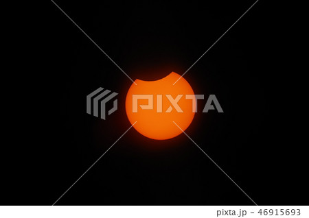 欠けた太陽 46915693
