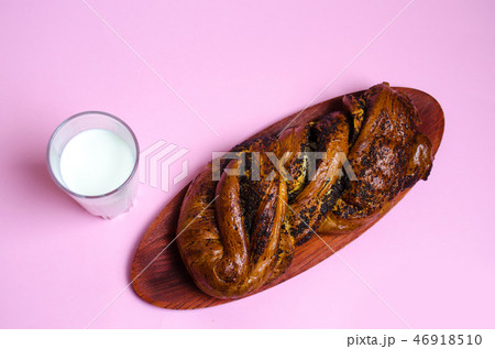 Bun with poppy seeds and a glass of milk Bun with poppy seeds and a glass of milk 46918510