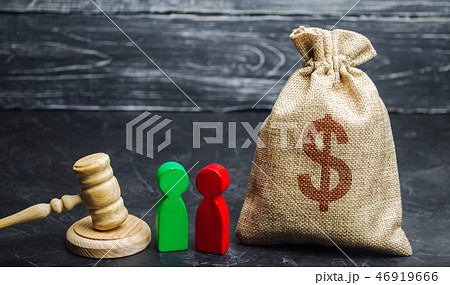 Bag of money, people and the judge's hammer. Bag of money, people and the judge's hammer. 46919666