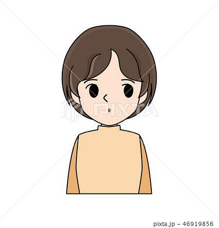 なにか気になることがある様子の女性 46919856