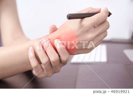woman wrist arm pain, office syndrome woman wrist arm pain, office syndrome 46919921