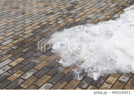 道に積もった雪 46919931