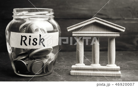 A glass jar and the inscription "risk" stands  46920007