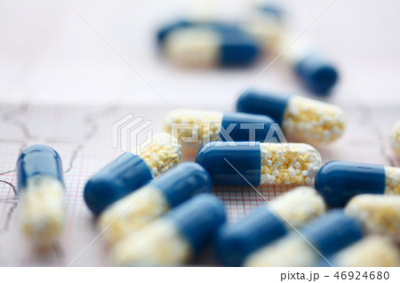 The capsule pill in a blister pack lies The capsule pill in a blister pack lies 46924680