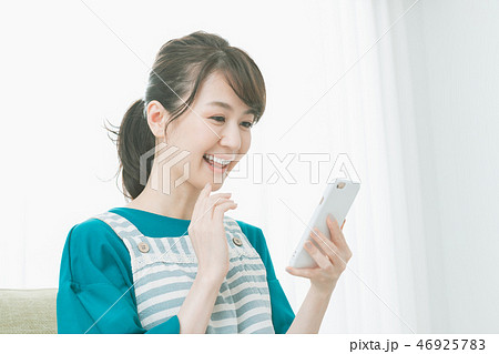 young woman 46925783