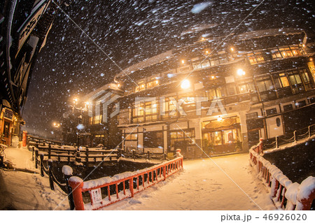《山形県 銀山温泉(Ginzan Hot Spring)》雪舞う銀山温泉の夜景 《山形県 銀山温泉(Ginzan Hot Spring)》雪舞う銀山温泉の夜景 46926020