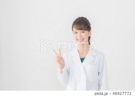 young woman 46927772