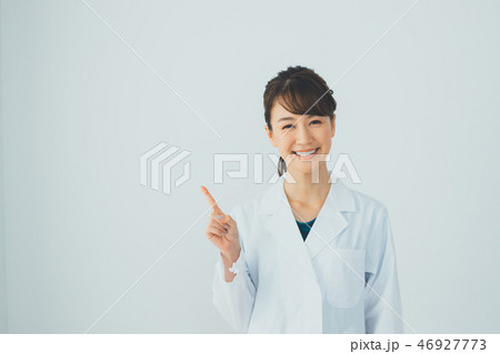 young woman 46927773