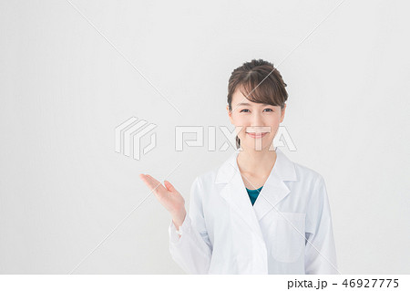 young woman 46927775
