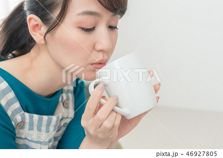 young woman 46927805