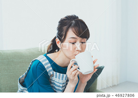 young woman 46927806