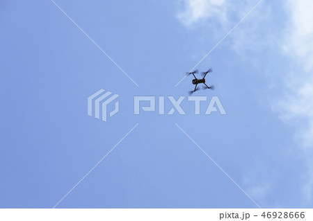 ドローン 青空 ドローン 青空 46928666
