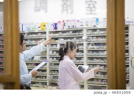 調剤　薬剤師　医療イメージ 46931009