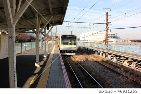 鶴見線新芝浦駅を発車した上り電車(1) 鶴見線新芝浦駅を発車した上り電車(1) 46931265