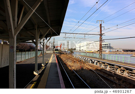 鶴見線新芝浦駅を発車した上り電車(3) 鶴見線新芝浦駅を発車した上り電車(3) 46931267