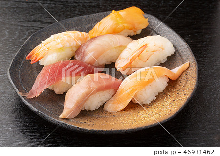寿司の盛り合わせ 46931462