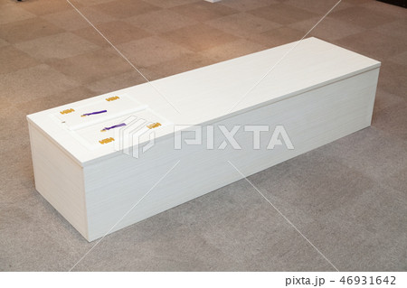 シンプルな棺素材 46931642