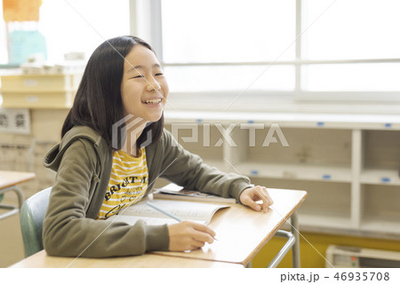 小学校イメージ 勉強する子ども 小学校イメージ 勉強する子ども 46935708