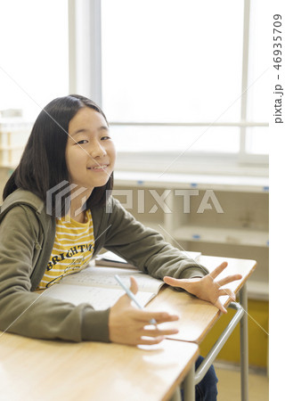 小学校イメージ 勉強する子ども 46935709