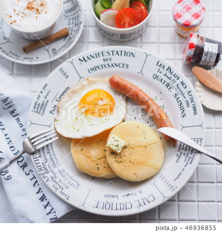 朝食 パンケーキのワンプレートの写真素材