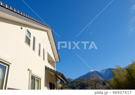 漆喰と大屋根の家 46937417