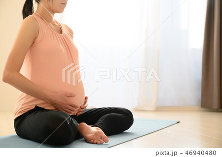 マタニティヨガ 妊婦 妊娠後期 臨月 マタニティヨガ 妊婦 妊娠後期 臨月 46940480