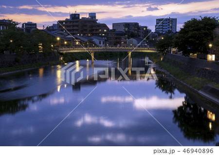 金沢・浅野川大橋から眺める夕景 金沢・浅野川大橋から眺める夕景 46940896