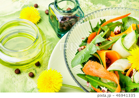 Salad of dandelion flowers Salad of dandelion flowers 46941335