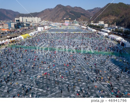 氷釣り 釣り人 釣り 46941796