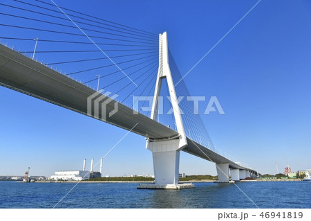 横浜港の鶴見つばさ橋 横浜港の鶴見つばさ橋 46941819