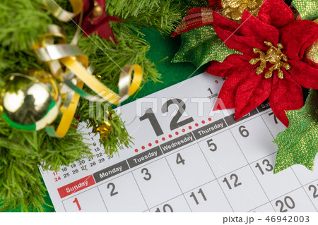 カレンダー　12月　イメージ　クリスマス 46942003