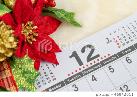 カレンダー　12月　イメージ　クリスマス 46942011