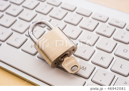 Close key lock on keyboard, blockchain security. 46942081