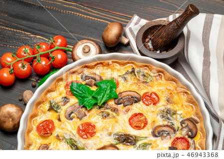 Baked homemade quiche pie in ceramic baking form Baked homemade quiche pie in ceramic baking form 46943368